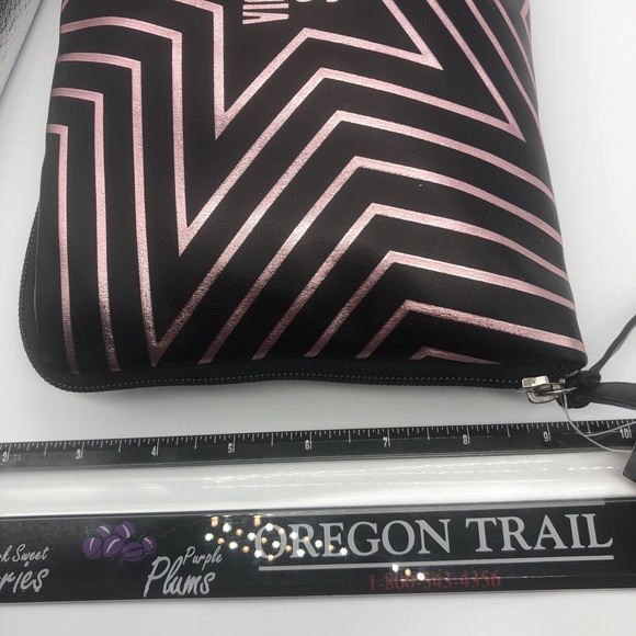 🆕$58 VICTORIA'S SECRET Sparkle Black & rose gold carryall fold up Tote Bag - Picture 4 of 4